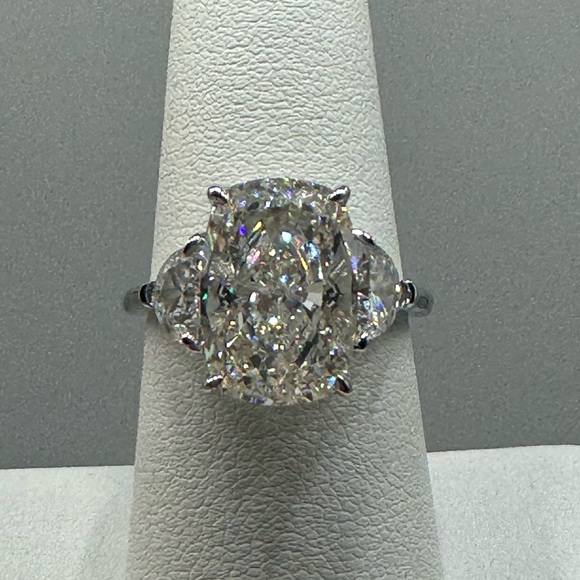 18k 5.5 Cushion Champagne Ring - Picture 8 of 12